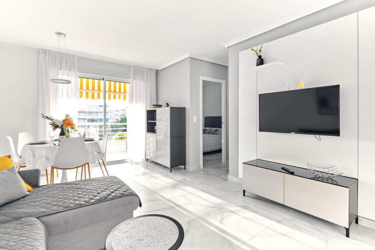 Lovely Sunny Apartment With Shared Pool And Private Parking Torrevieja Bagian luar foto