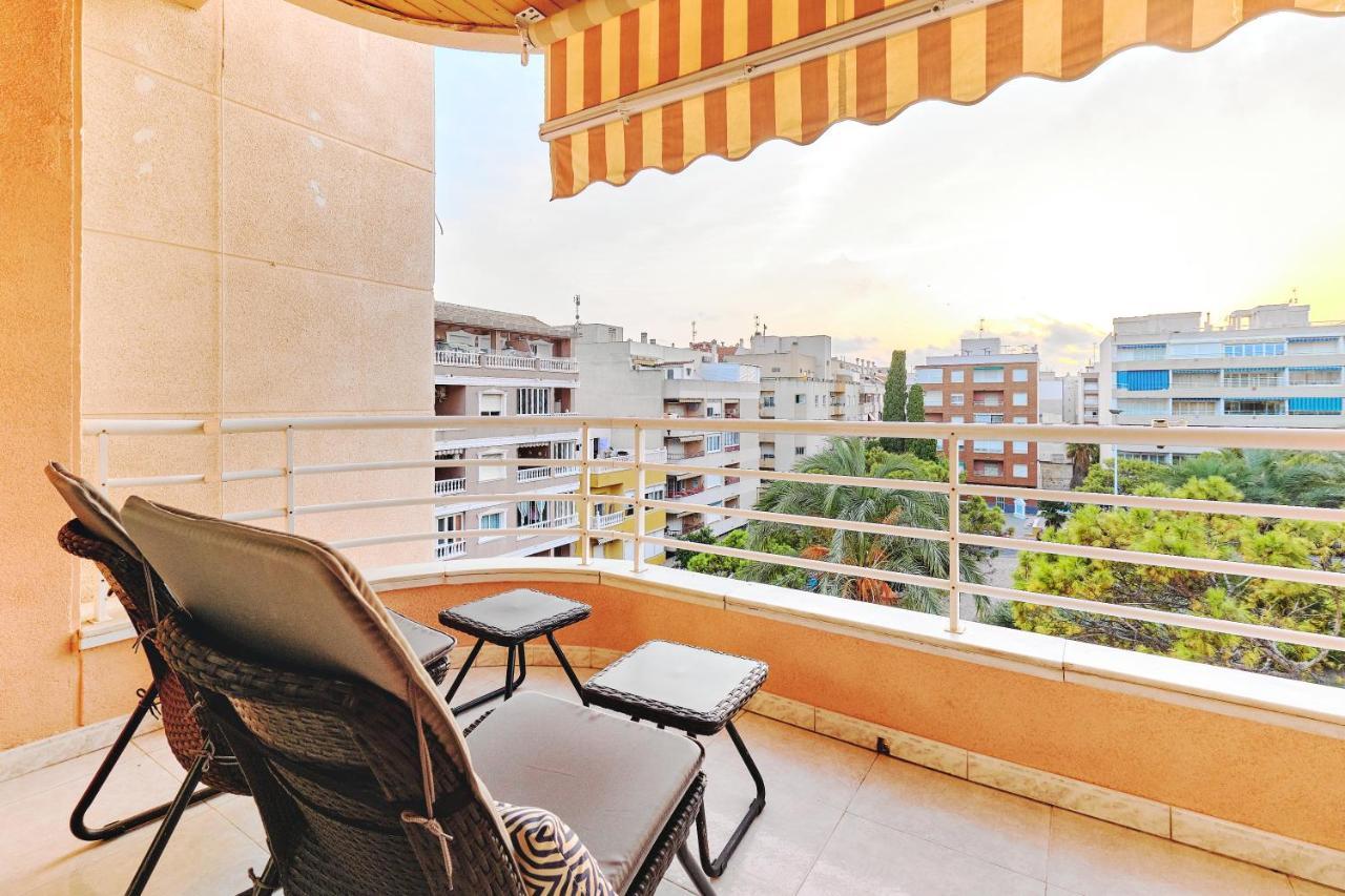Lovely Sunny Apartment With Shared Pool And Private Parking Torrevieja Bagian luar foto