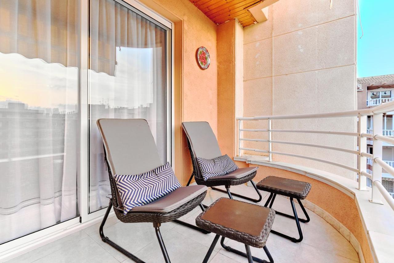 Lovely Sunny Apartment With Shared Pool And Private Parking Torrevieja Bagian luar foto