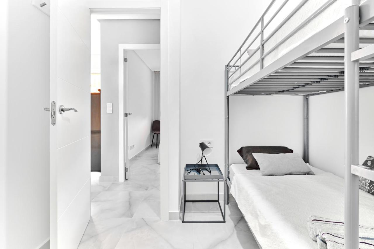 Lovely Sunny Apartment With Shared Pool And Private Parking Torrevieja Bagian luar foto