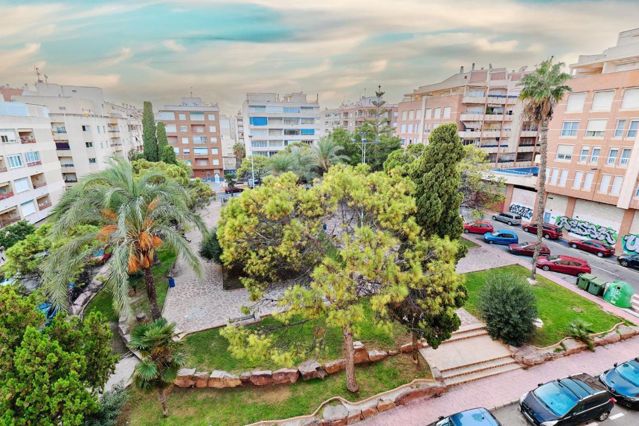 Lovely Sunny Apartment With Shared Pool And Private Parking Torrevieja Bagian luar foto